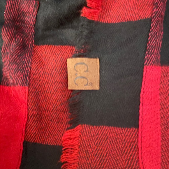 C.C buffalo check poncho - Picture 2 of 3
